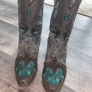 Gorgeous corral cowgirl boots
